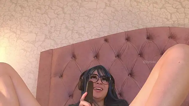 Nioki_ live cam on StripChat