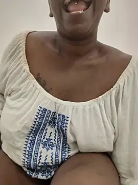mamakarma1403 live cam on StripChat