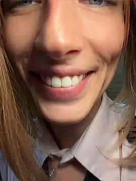 SugarLily24 webcam