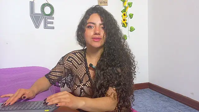 emiily_curly