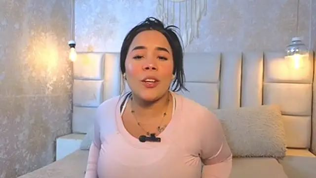 EmilyQueen3x live cam preview