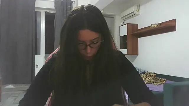 LovelyJulliette live cam on StripChat