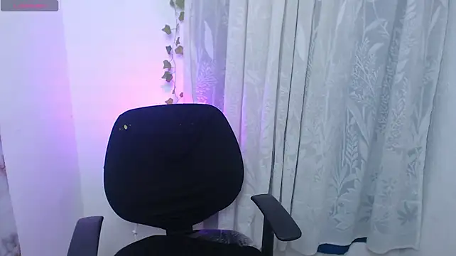 lincy_honeyy live cam on StripChat