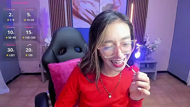 Helen_foxy69