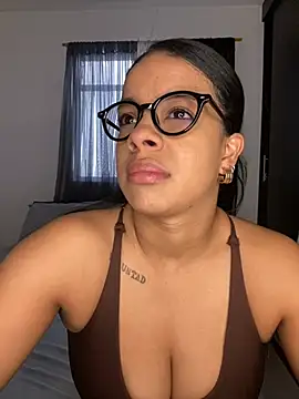 trianawhite live cam on StripChat