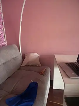 LunaGomez_Pink