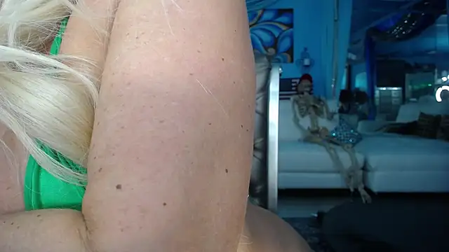 ADRIANNA_FOX