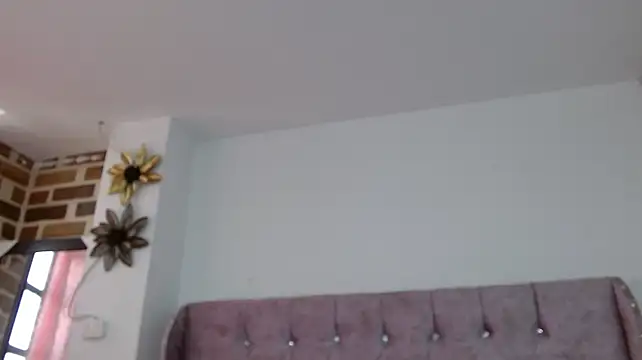 Taylor-gil live cam on StripChat