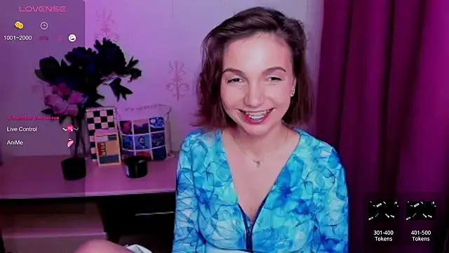KindHazelHere_ live cam on StripChat