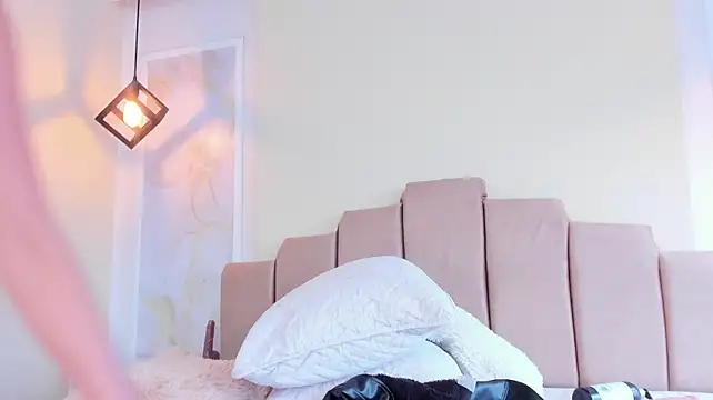 Katteyes__ live cam on StripChat