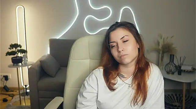 MaidaHarlor live cam on StripChat