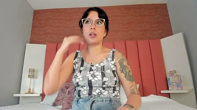 littlespots live cam on StripChat