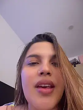 colibri_xxx (F young) - Open towel at risk
