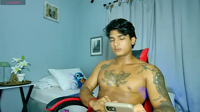 Rebor_phoenix1 live cam on StripChat