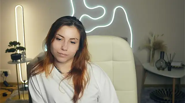 MaidaHarlor live cam on StripChat