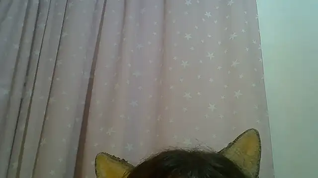 SkinnyKitten live cam on StripChat