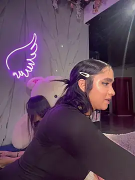 Isabella-Teen live cam on StripChat