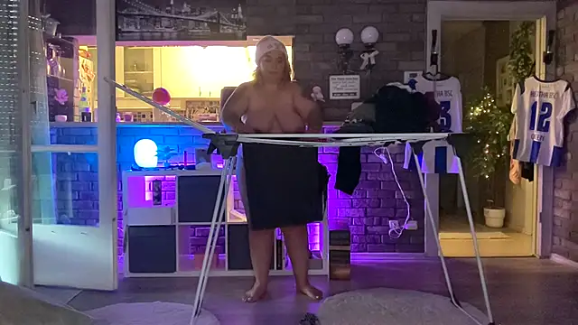 Monageil live cam on StripChat