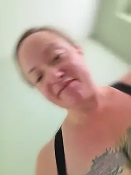 julimonroe live cam