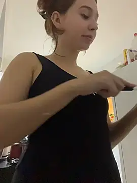 Aneruivinhaa Live Webcam on Stripchat