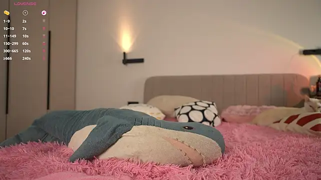 dallass_ss (F teen) - SQUEEZE MY BEACH BOOBS HEH