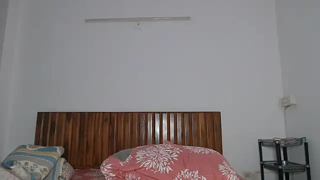 Virgin_Aisha live cam on StripChat