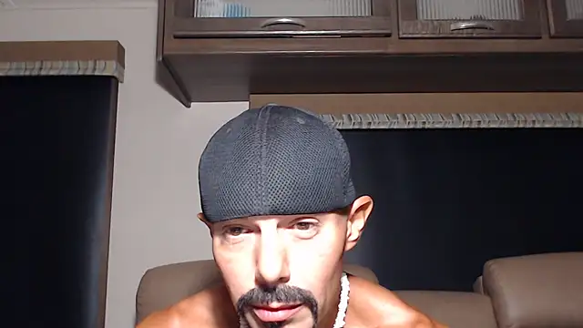 ThickD2C live cam on StripChat