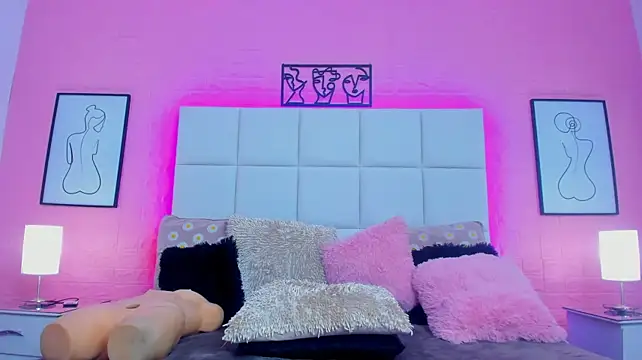 charlotte_kisss live cam on StripChat