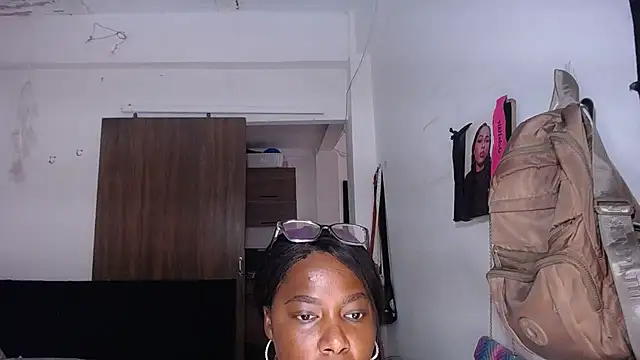 yselahot live cam on StripChat