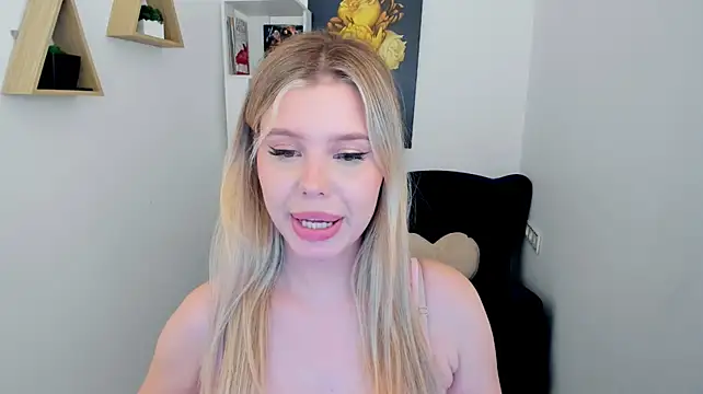 FollowLovee live cam on StripChat