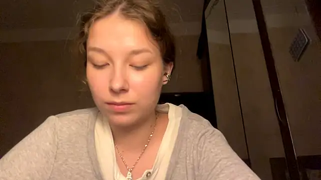 TarenOgilvie live cam on StripChat