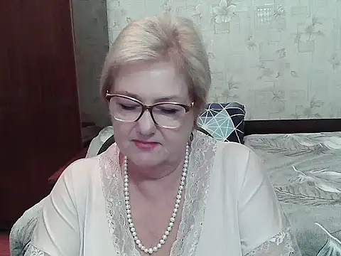 Renata62011 live cam on StripChat