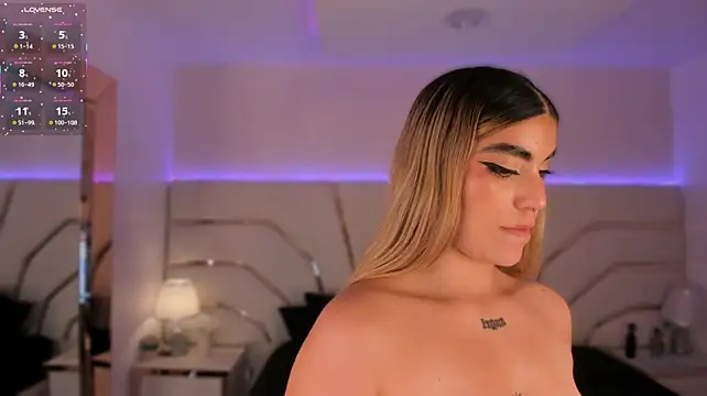 Violeta-Marquez live cam on StripChat