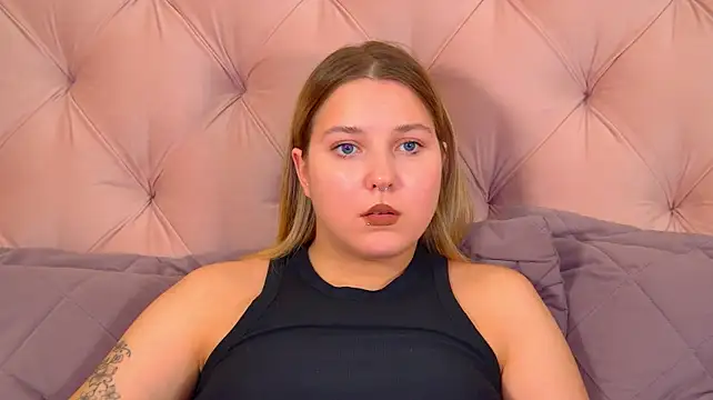TinnaBurton live cam on StripChat