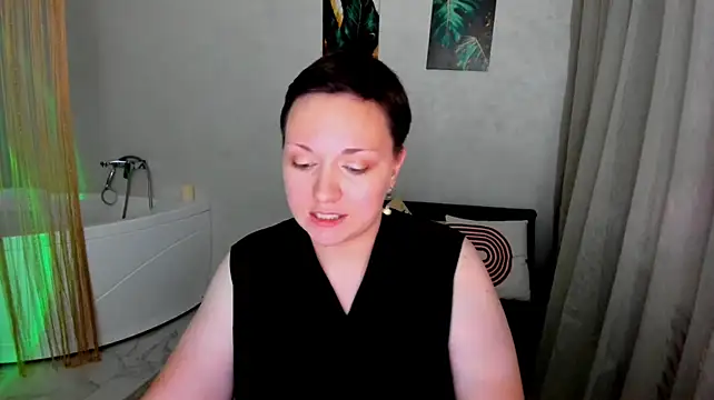 GoldenHazee live cam on StripChat