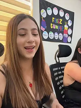 Vixen_Lauret live cam on StripChat