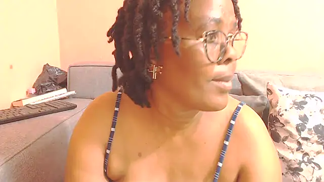 Ebonyboobsmilk live cam preview