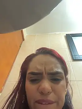 Sara-77 live sex cam