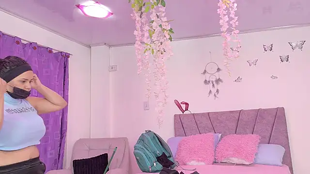 NahomyEvans