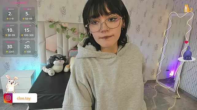 Cloee_tay1