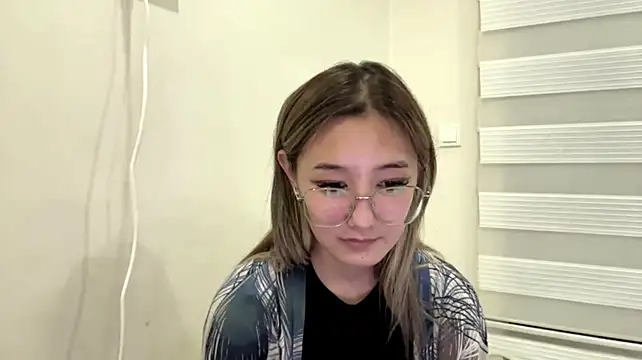CloudyClamber live cam on StripChat