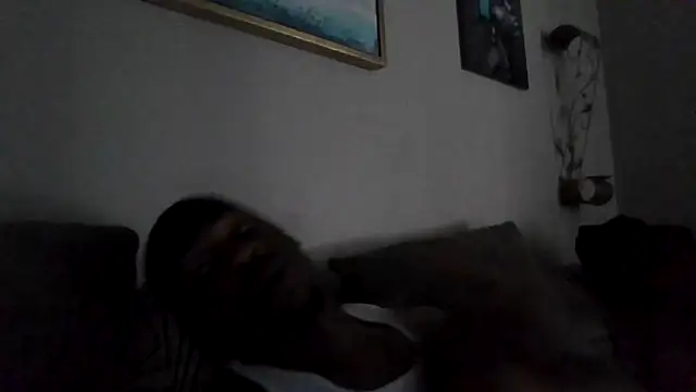 007Giovani live cam on StripChat