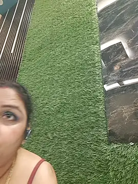shanvii (F milf) - Split on boobs