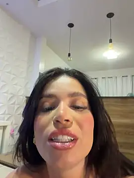 Live cam model Rafaellaz broadcasting live