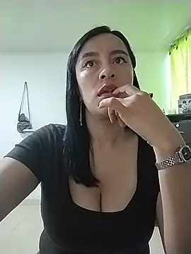 hailey85 live cam on StripChat