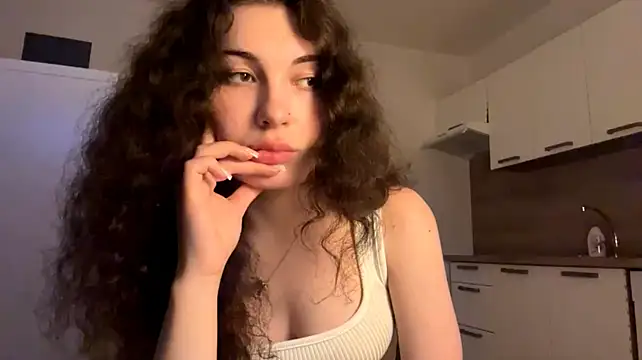 LisetteGhazvini live cam on StripChat