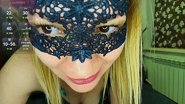 Aromaloveqq live cam on StripChat