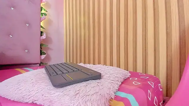 lovely__kiss__ (F teen) - SHOW ANAL🍑🍑