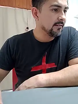 Bradd_32 live cam on StripChat