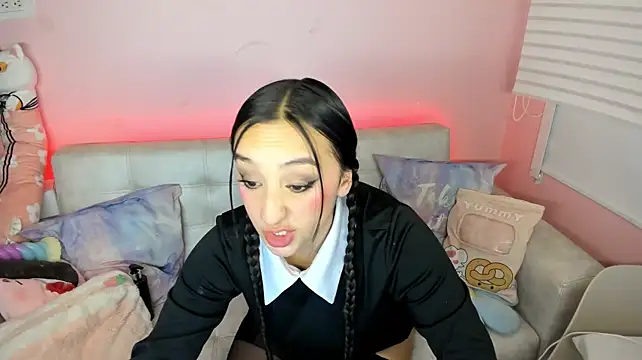 tinysara live cam on StripChat